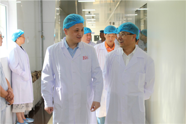 集團(tuán)領(lǐng)導(dǎo)沈波一行赴赤峰蒙欣藥業(yè)、艾克制藥調(diào)研